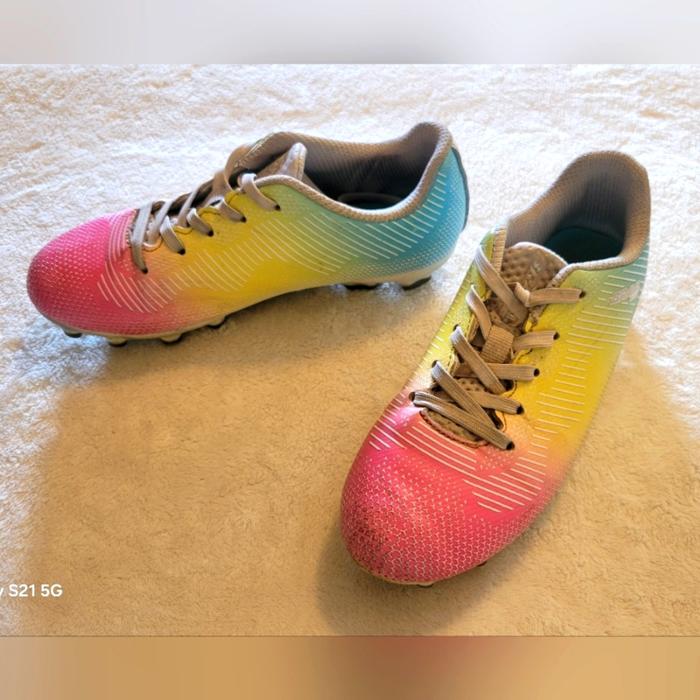 Girl's Brava Colorful Gradient Soccer Cleats Size 2D